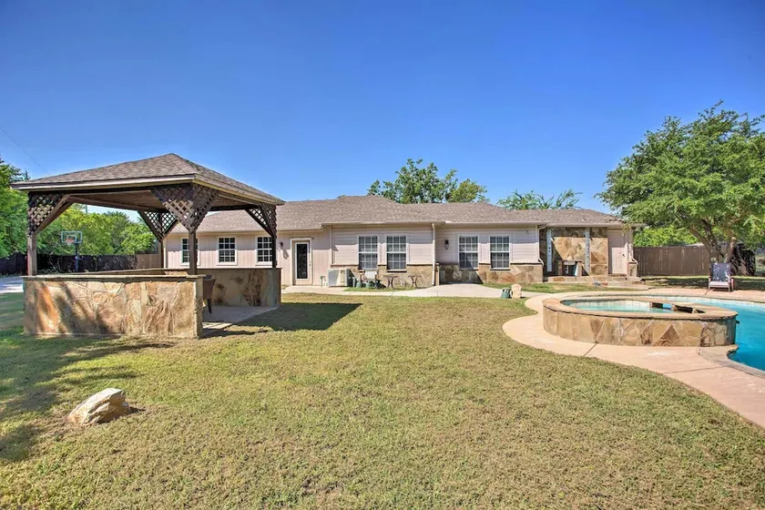 Heated Pool~Pool Table~SPA~Home Theatre~Sleeps-20 - Image 1