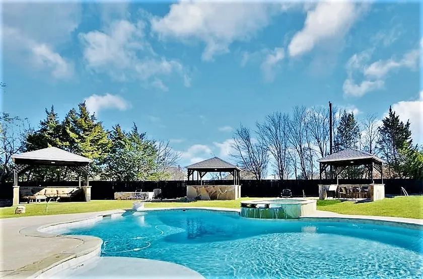 Heated Pool~Pool Table~SPA~Home Theatre~Sleeps-20 - Image 1