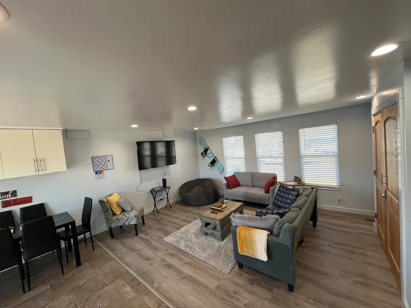 Cozy, Hot Tub & Close to Ski - Image 1