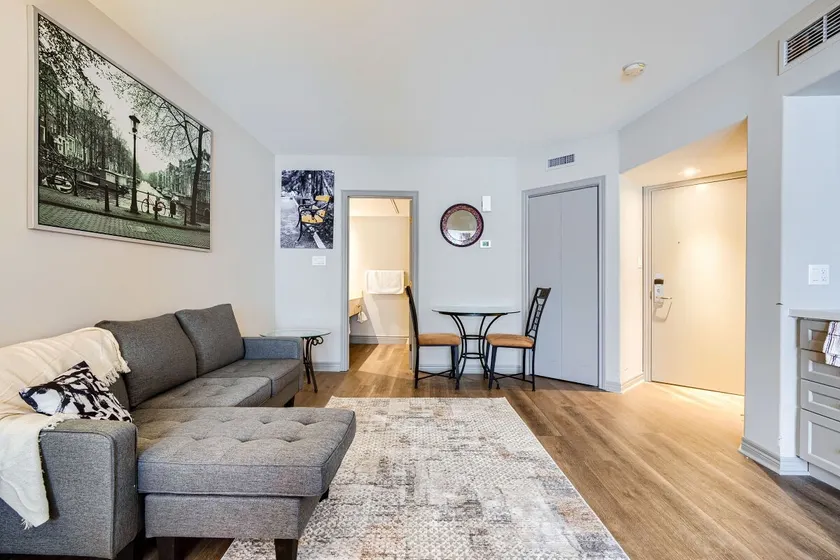 Lower level Studio- 1min walk from PoolSaunaHottub - Image 1
