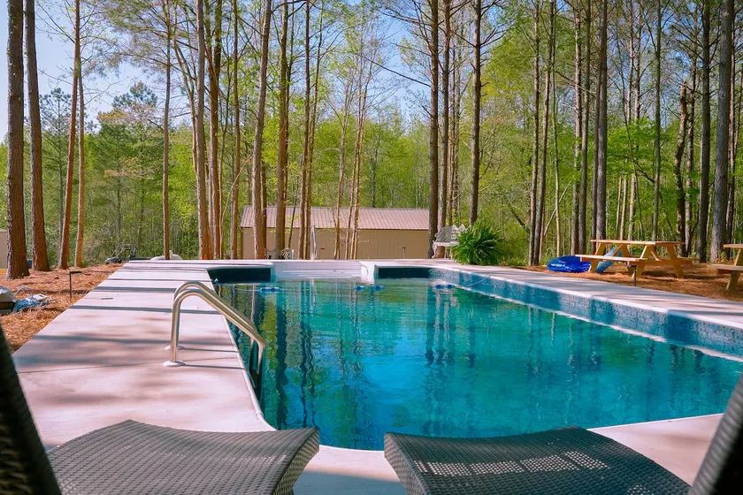 Private Heated Pool, Fishing Pond, 10 acre retreat - Image 1