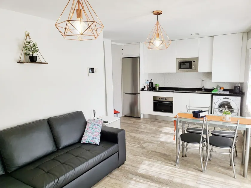 Apartment on the Bridge - Image 1