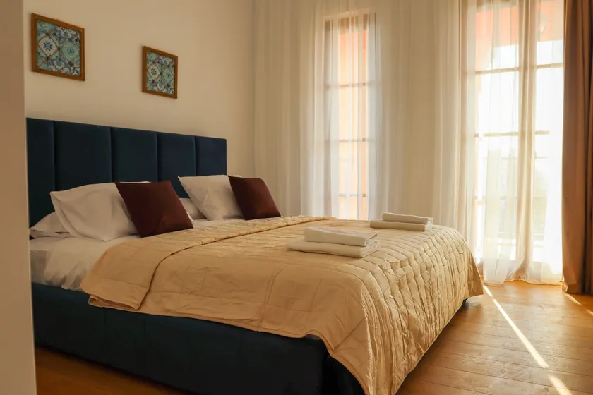Luxury 3BDR Apt with Pool & Gym | Platform 357 - Image 1