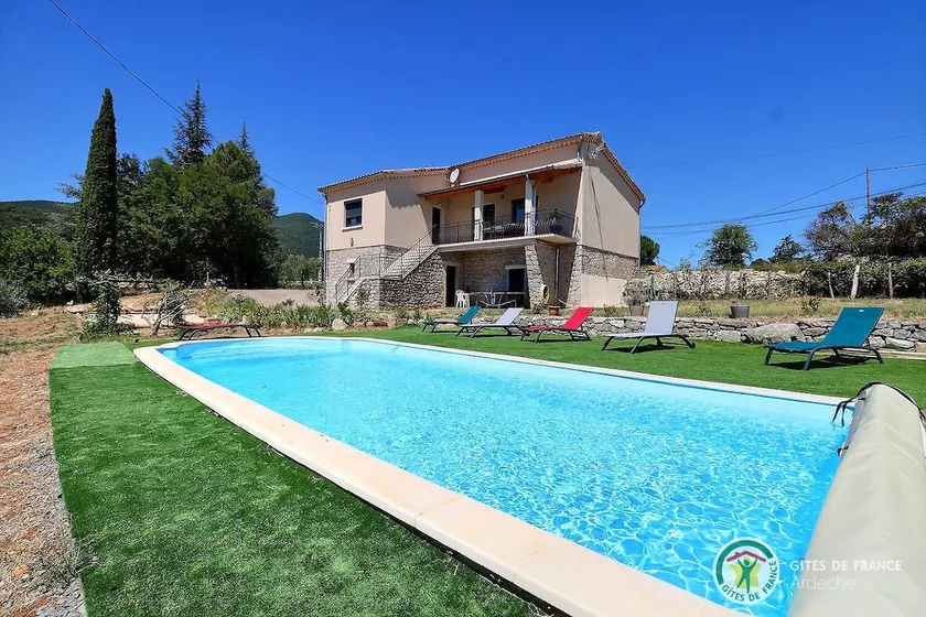 Maison de charme aux Vans avec sa piscine privée vue sur oliviers - Image 1