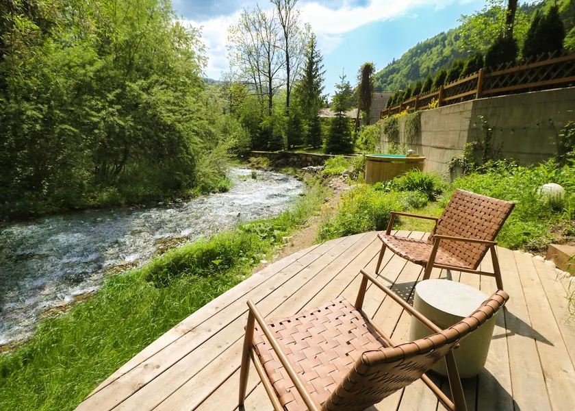 Designer Riverfront Cottage - Image 1
