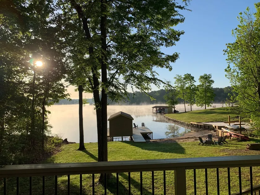 Hidden Cove Lake House - Image 1