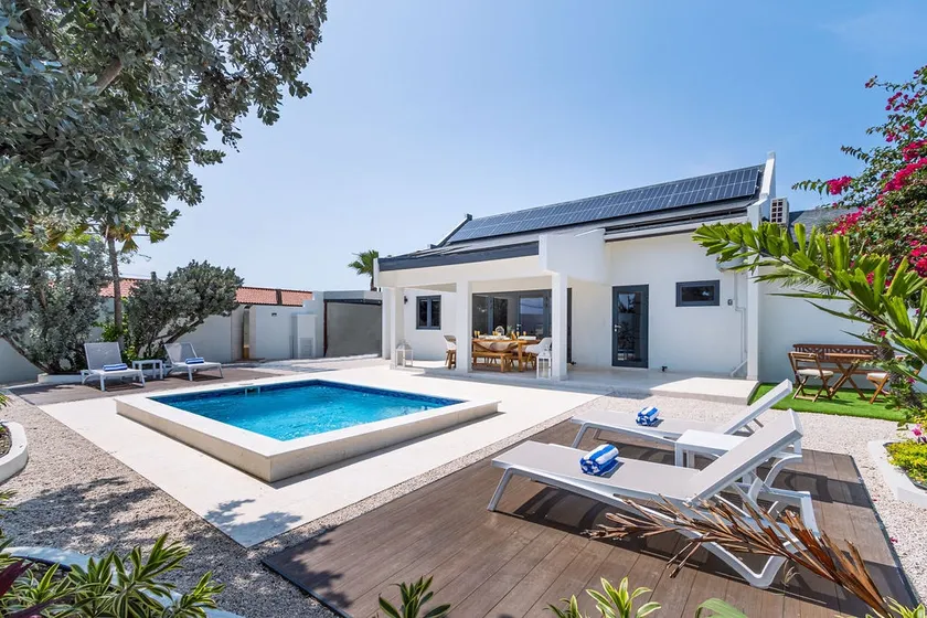Amazing 3BR2BA Villa w/Prvt Pool in Great Location - Image 1