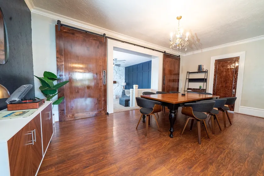 Historic Home: Chefs Kitchen, Dining, Sitting Room - Image 1