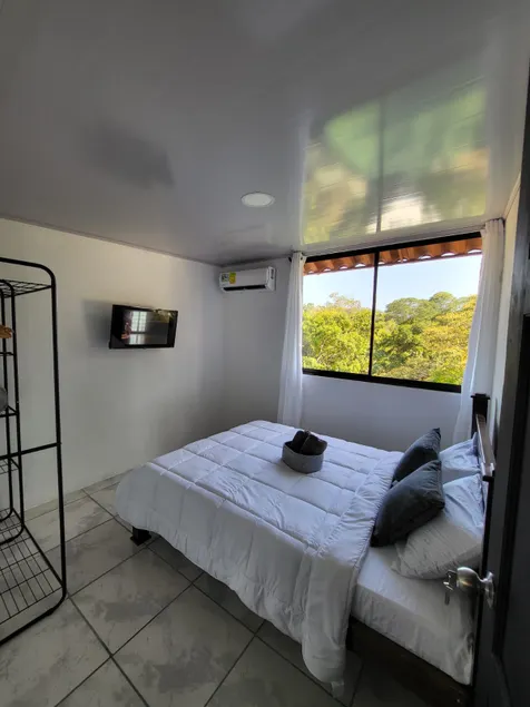 5 minutes from Manuel Antonio National Park A/C - Image 1