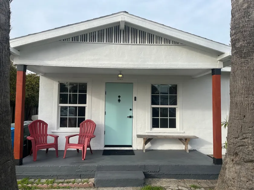 Bayside Bungalow - Image 1