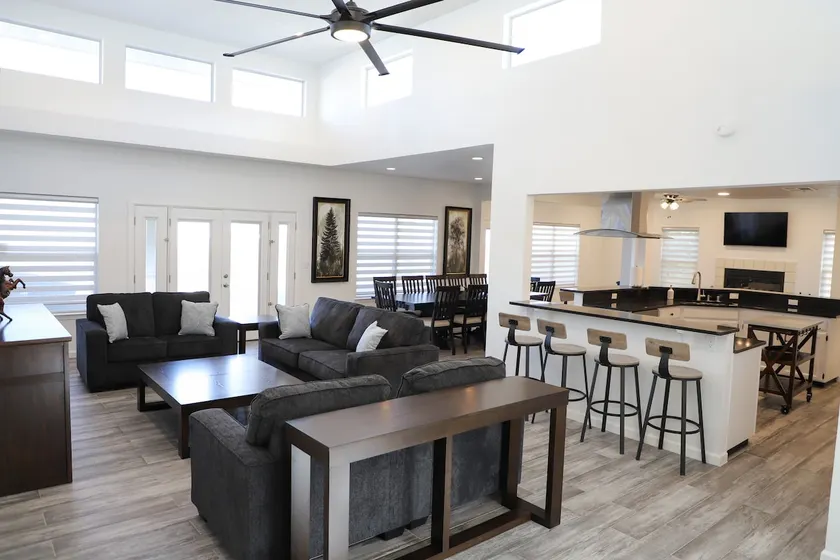 Scenic view Spacious Clean Home, Prestigious Area - Image 1