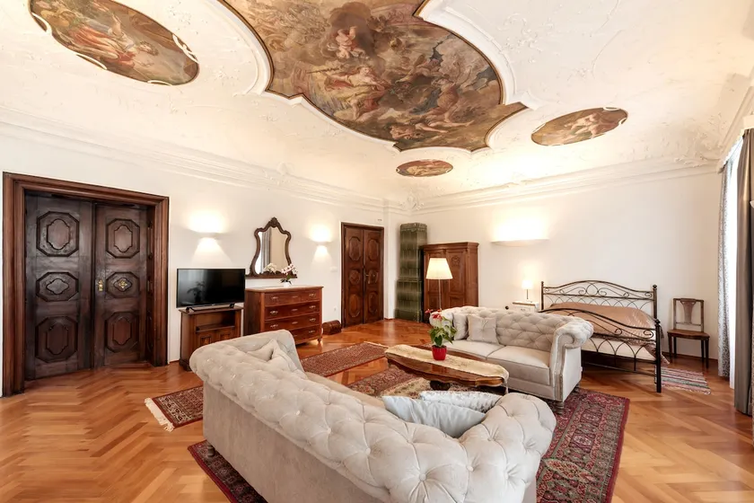Codelli Deluxe Fresco City Centre APP With Balcony - Image 1