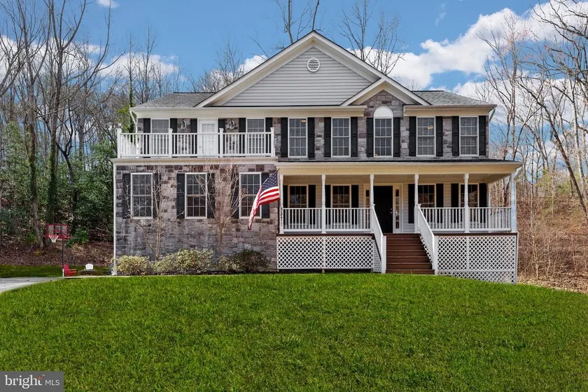 luxury Home Near Town Center - Image 1