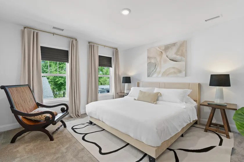 Chic Retreat •Sleeps 8• 3BR• 4 Beds• DT w/Firepit! - Image 1