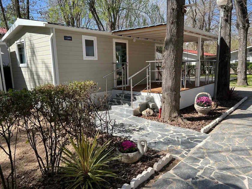 Bungalow Plus - 4 Spots - Image 1