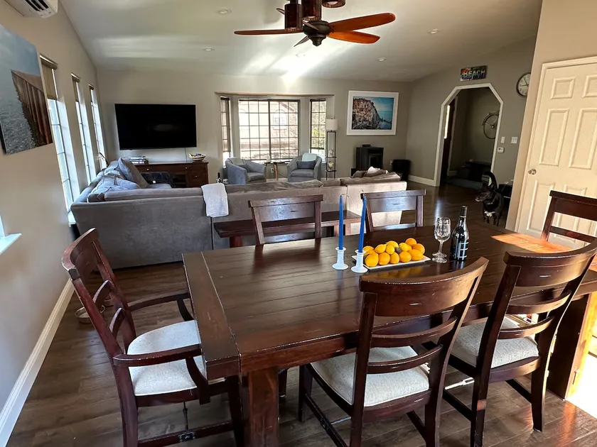 River Haven: Hot Tub, Games Galore, Private Beach - Image 1
