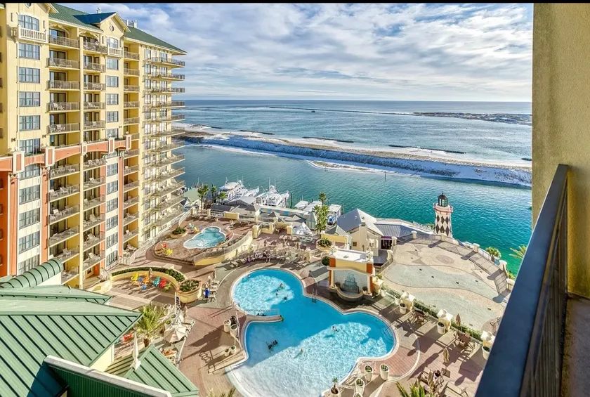 Perrydise @ Emerald Grande - 3BR 11th floor Harbor & Gulf Views w/beach service! - Image 1