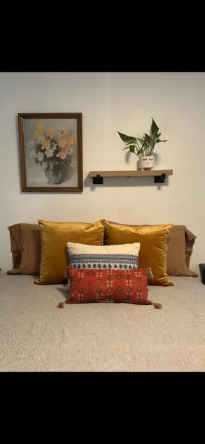 Upstairs house; 1 plus bedroom. 5 mins Grand Park - Image 1