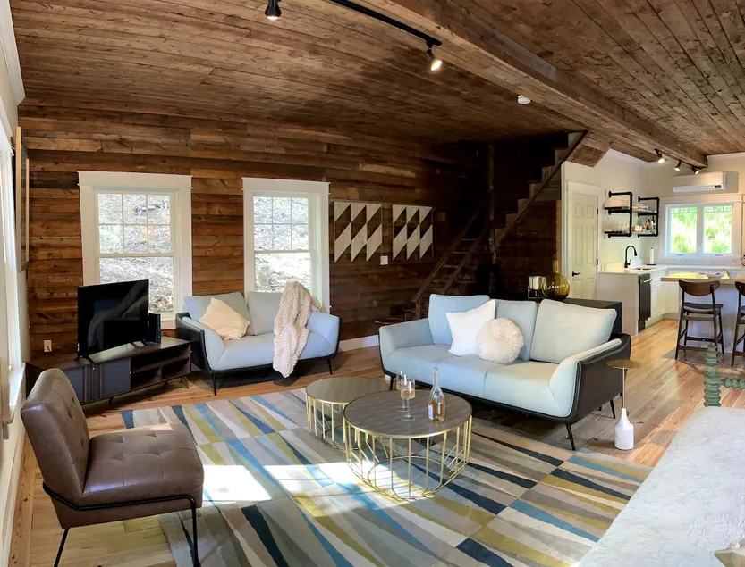 Carriage House - Image 1