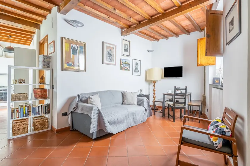GuestHost - Settignano Quiet Apartment with Private Parking - Image 1