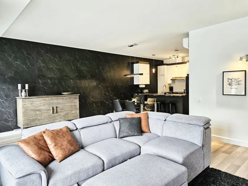 Le201 Condo Chic Free Parking - Image 1