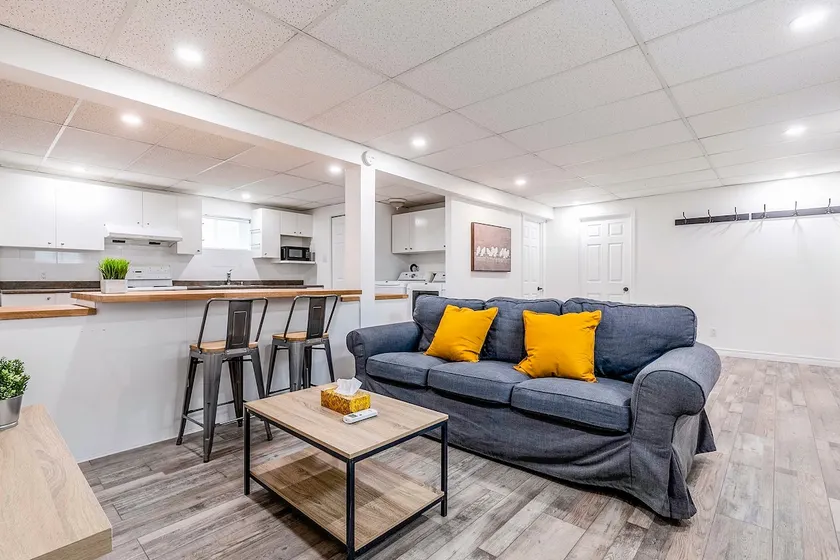 2bedroom free parking EV charge. - Image 1