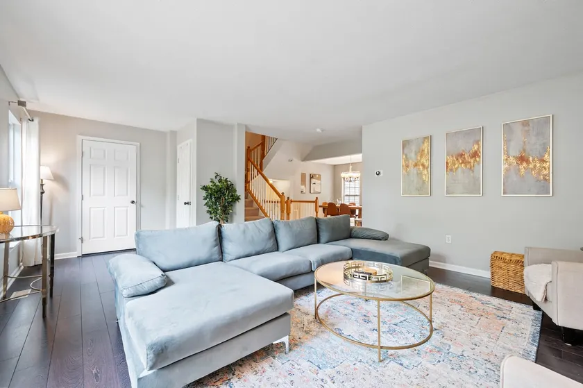 3-Bed with Private Garage & Patio in Mt Washington - Image 1
