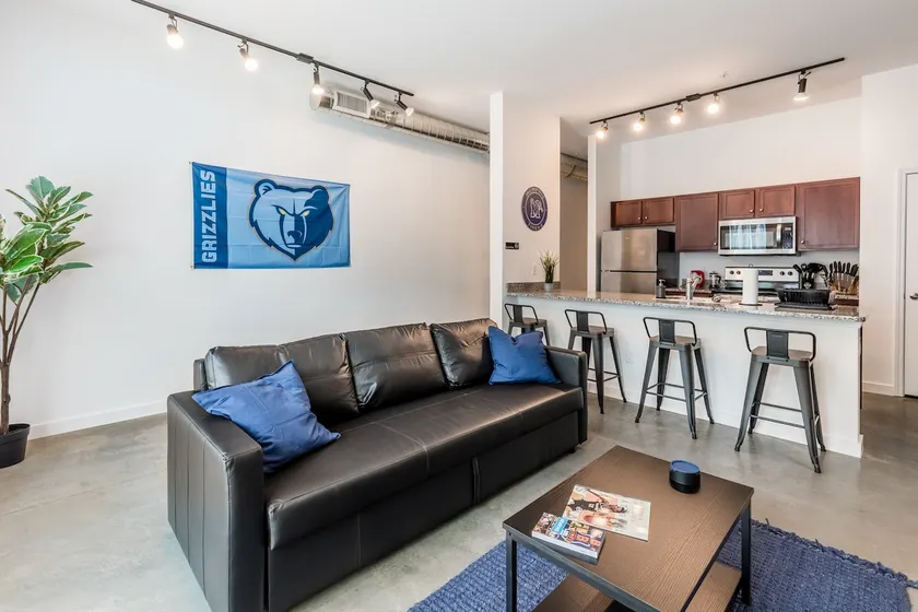 *Memphis Sports KING SUITE downtown + POOL & GYM* - Image 1