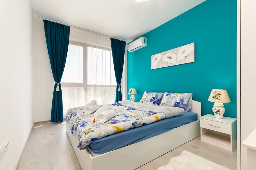 Comfy Apartment with Private Parking - Image 1