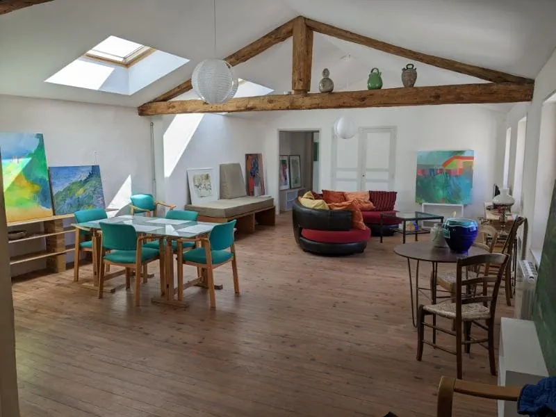 Artist loft-style apartment - Image 1