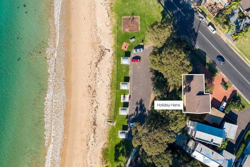 Casey's Beachfront Holiday House - Image 1