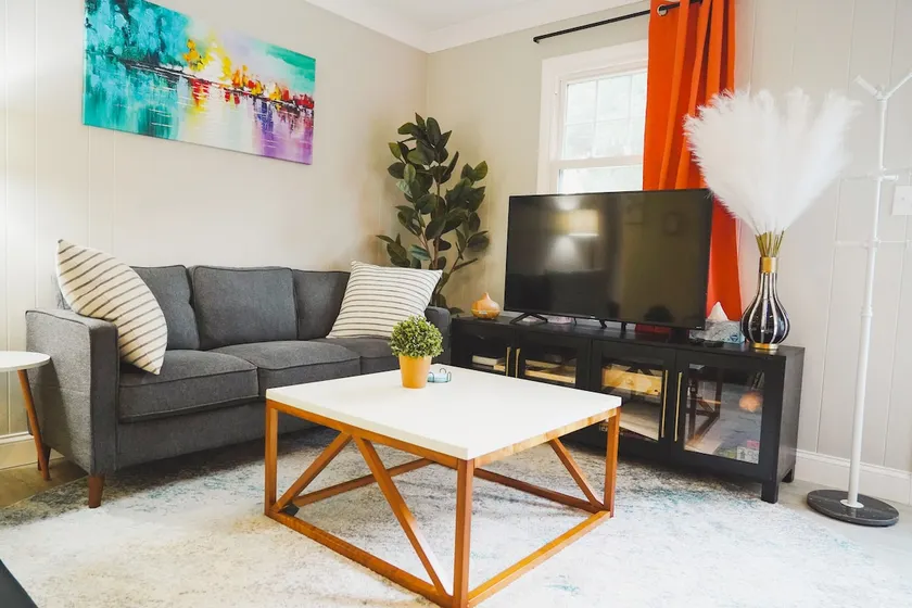 Cute, Private 2 bdrm Home w/ Fun & Games - Image 1