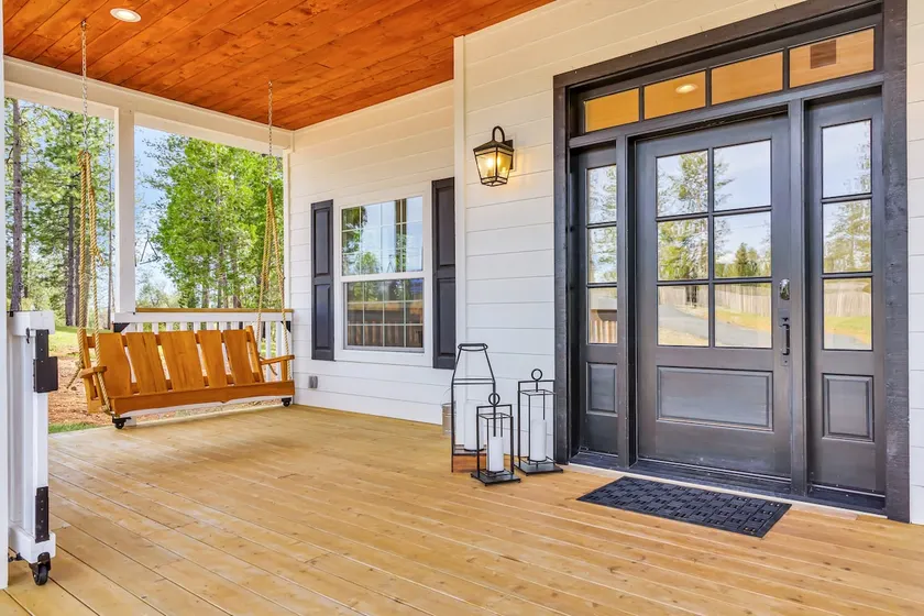 *White Buffalo* A Modern Farmhouse with Hot Tub - Image 1