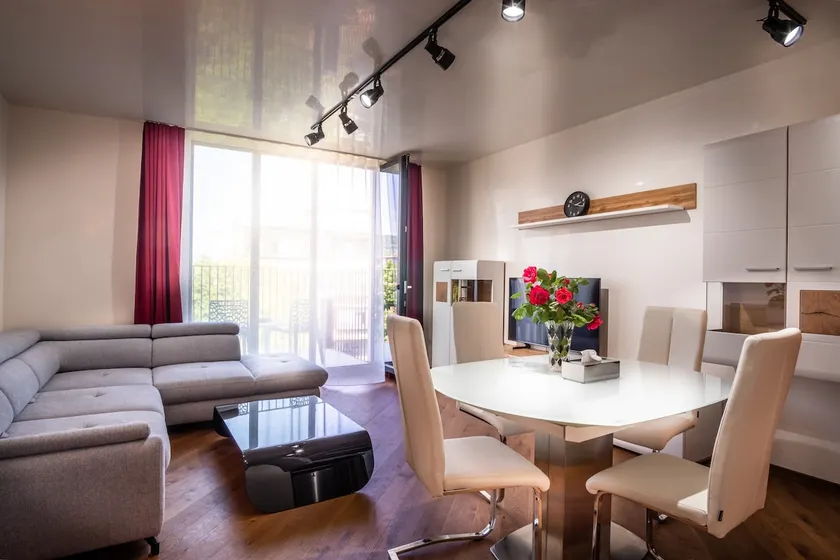 Luxury apartment in building K55 with free garage - Image 1