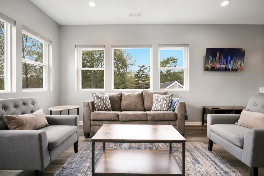 New 2024 2BR/2BA Apt Near O'HARE & Rivers Casino - Image 1