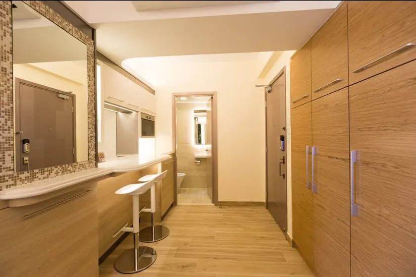 Modern & Furnished 2BR Apt in HK - Image 1