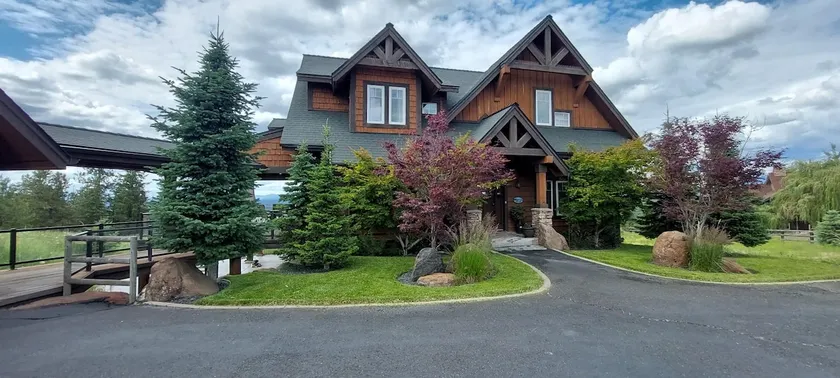 The Grand Getaway at Green Bluff - Image 1
