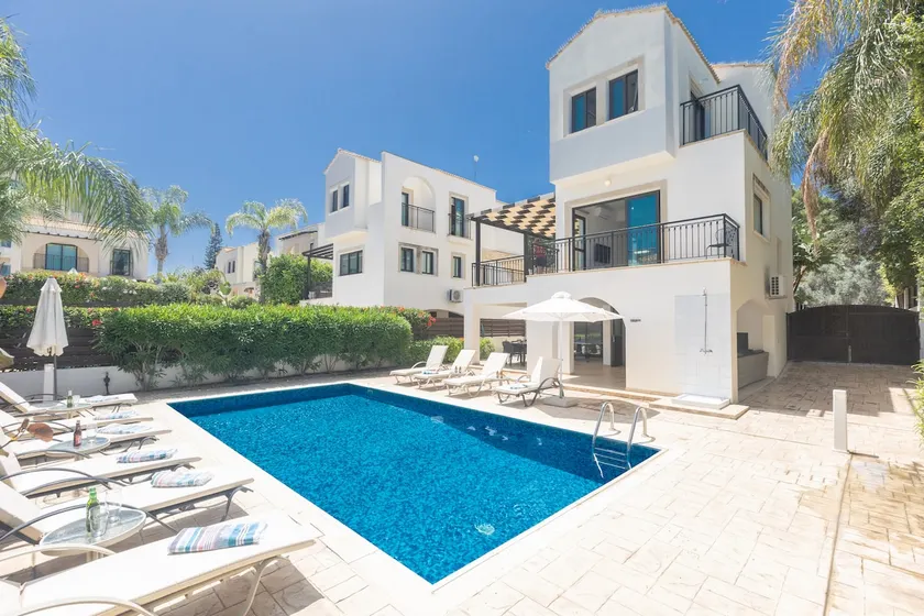 Villa Libby, geräumige 4BDR Central Protaras Villa, in der Nähe von Fig Tree Bay Beach - Image 1
