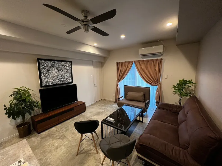 Entire hotel floor for guests only, 3 minutes to American Village, 2 free parking spaces - Image 1