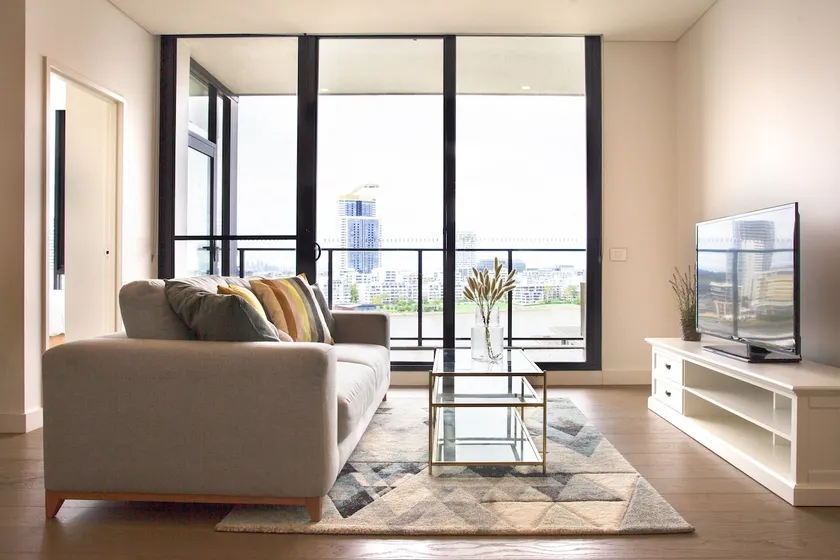 Waterfront City View Apt near Sydney Olympic Park - Image 1