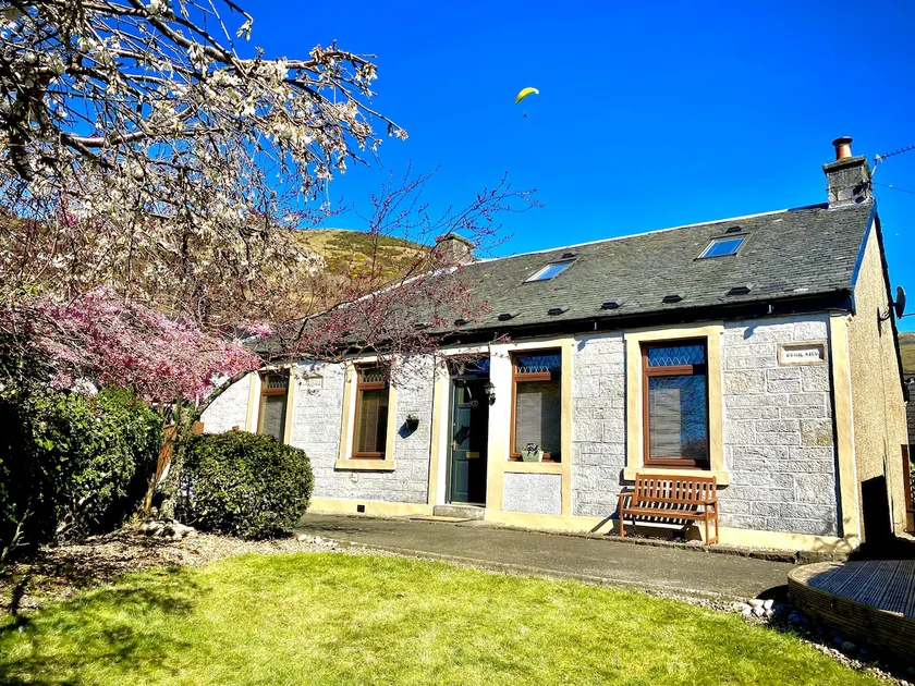 Country Cottage, home from home - Image 1