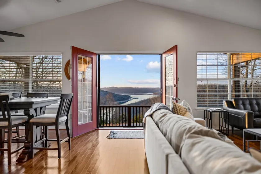 Private Cabin with Amazing Lake Views! - Image 1