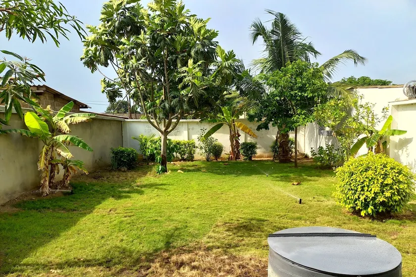 Airy villa with a beautiful garden - Image 1