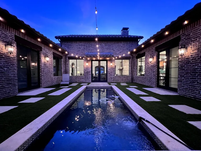 Vineyard Villa - Image 1
