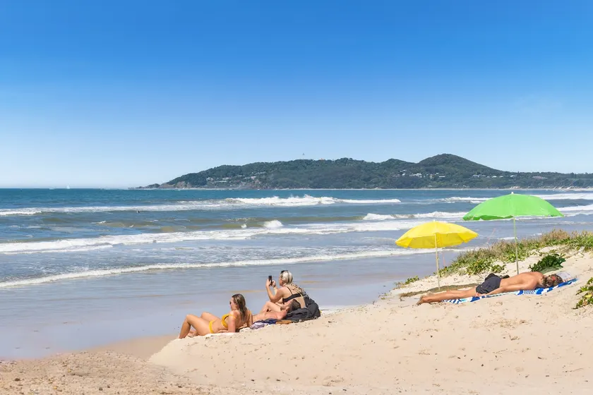 Your Place at Belongil Beach w Pool and spa - Image 1