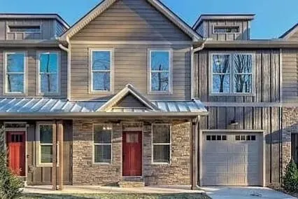 Downtown Clayton Townhouse - Image 1