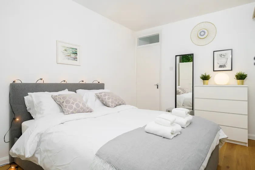 Cosy & Clean w/King Bed in Hackney w/Free Parking - Image 1