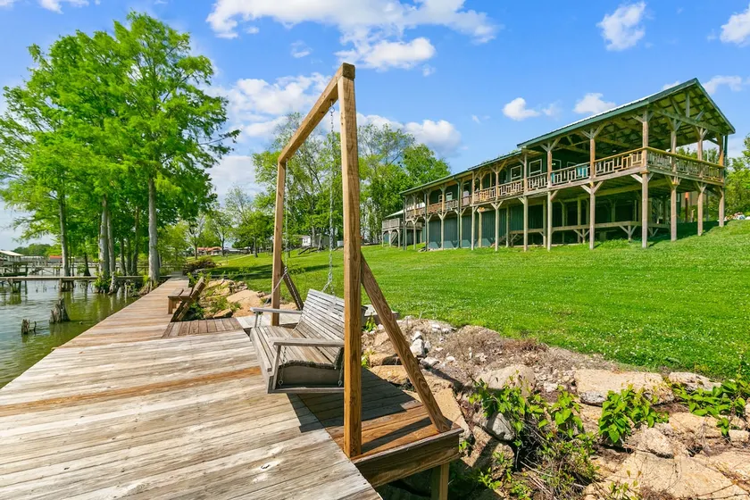 Cozy Lake Front Home - Image 1