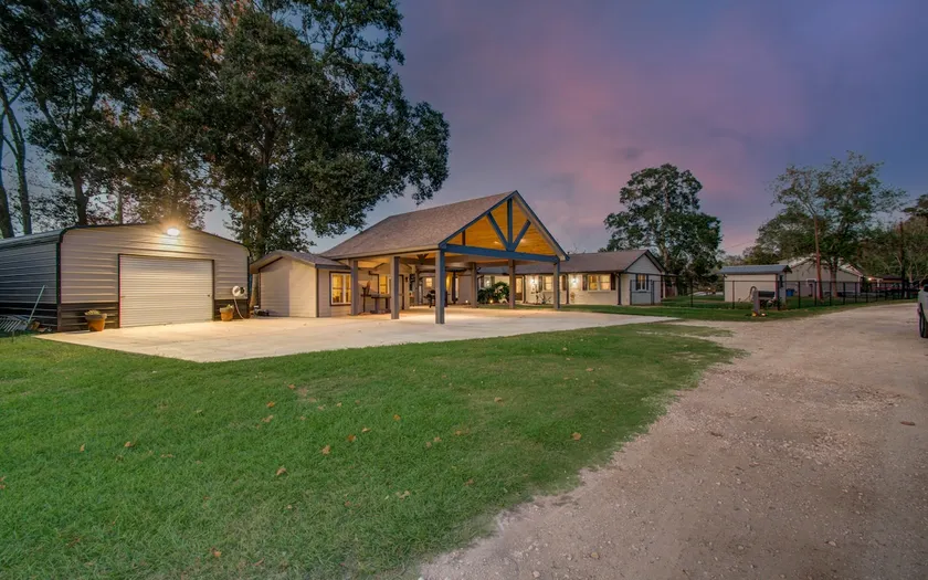 Brazoria Riverside Family Paradise! - Image 1