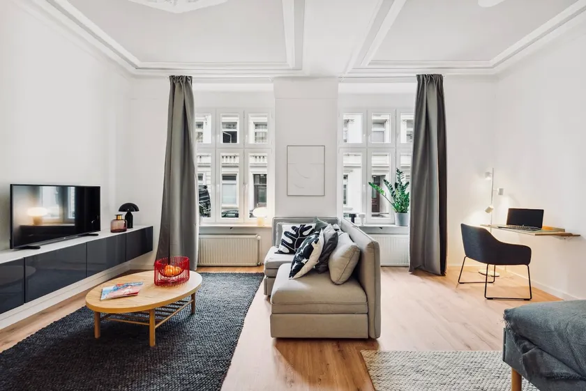 Stylish Old Building | Courtyard & Prime Location - Image 1